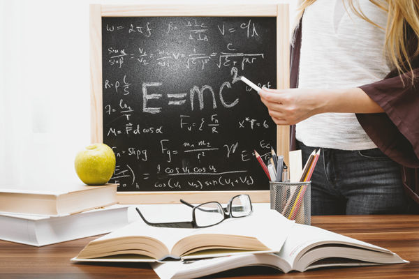 中考满分作文550字：拥有的就是的
