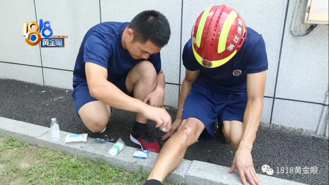 消防攀登挂钩梯的技巧_挂钩攀登梯消防技巧视频_挂钩攀登梯消防技巧图片