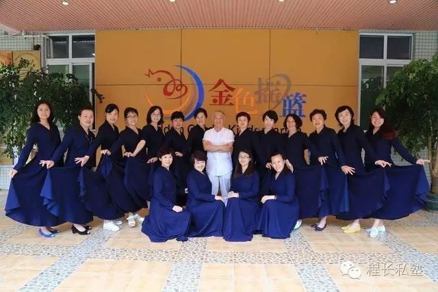 幼儿园消防楼梯扶手高度_幼儿园楼梯扶手高度_消防楼梯的扶手高度应不小于