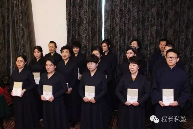 幼儿园消防楼梯扶手高度_幼儿园楼梯扶手高度_消防楼梯的扶手高度应不小于