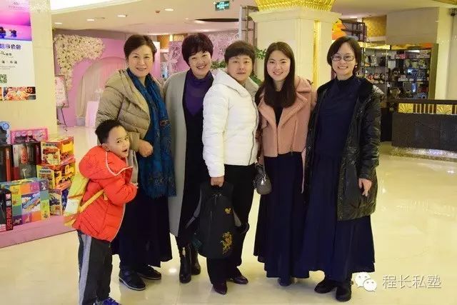 幼儿园消防楼梯扶手高度_幼儿园楼梯扶手高度_消防楼梯的扶手高度应不小于