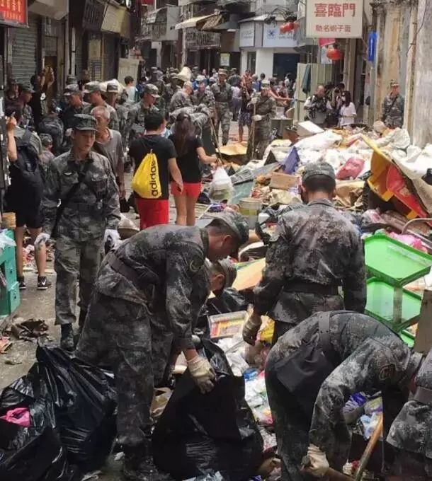 天津大爆炸消防员哭泣的视频_天津爆炸视频消防兵_天津大爆炸消防战士